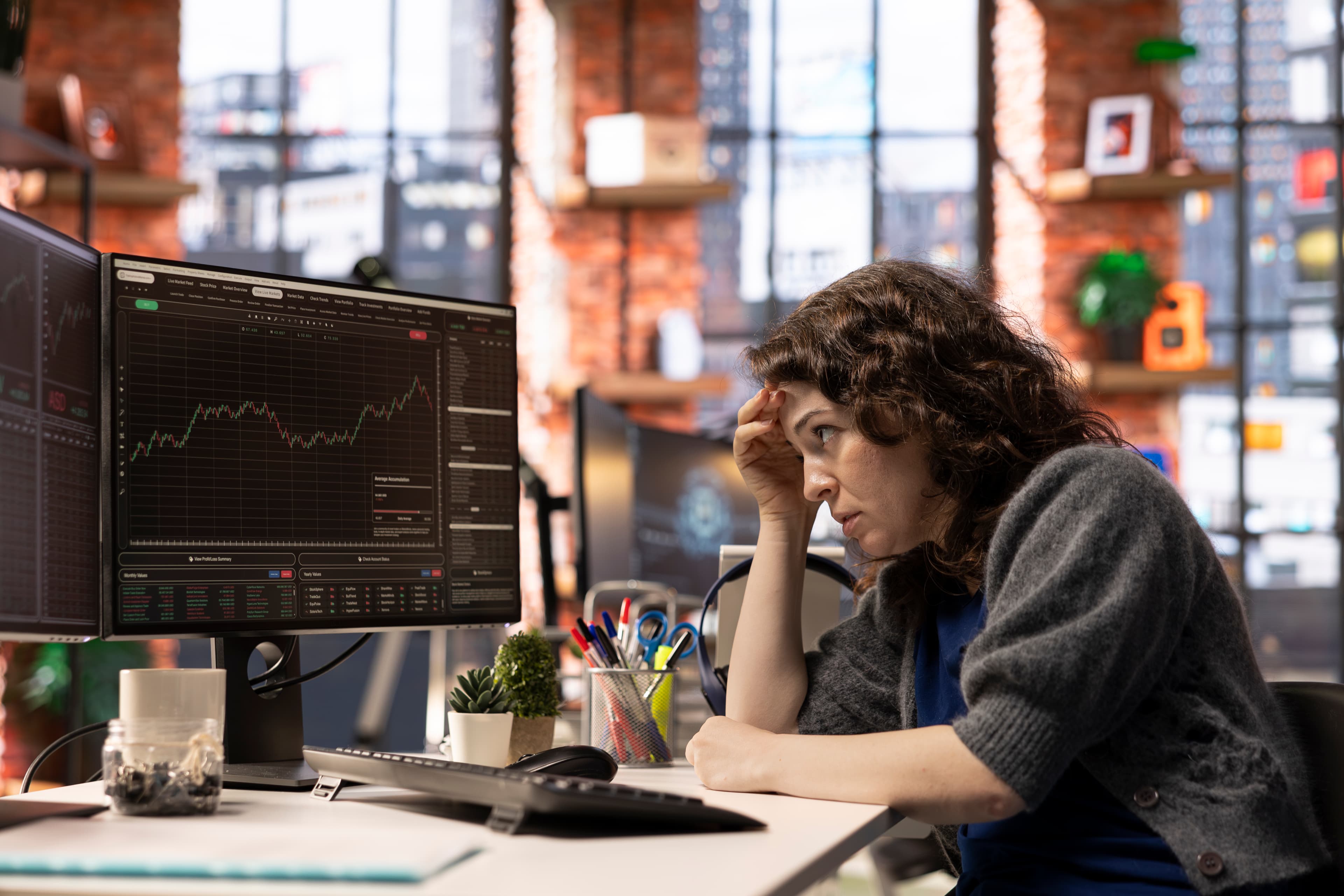 Breakout Trading with Triple-Indicator Confirmation (EMA + CCI)